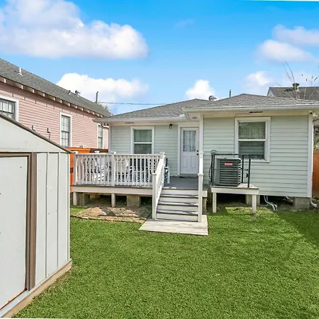 Holiday home 3br | Murals + Bbq, Near Ferry *
