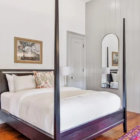 Holiday home Historic Cbd Townhomes With Courtyard *