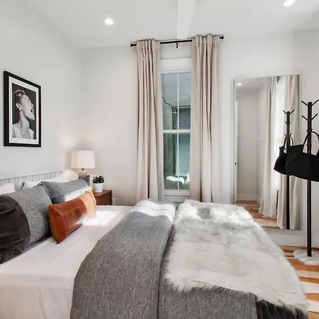 Spacious Mid-century Oasis With Heated Pool *