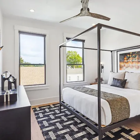 Bywater Retreat With Heated Pool And Roof Deck Holiday home