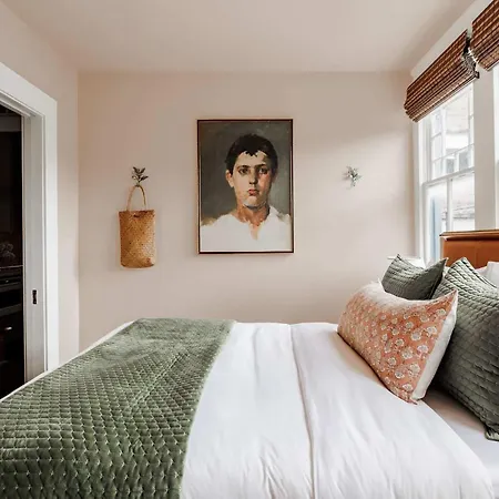 Lush Garden District & Shared Outdoor Space Holiday home New Orleans