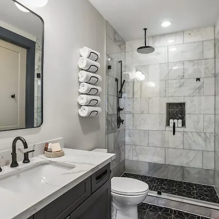 7br & Pool Access Near Cbd