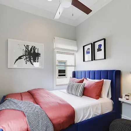 Sunny Midcentury Luxury Near French Quarter