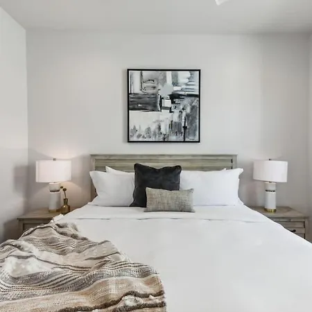 Elegant Stylish With Hot Tub & Pergola Holiday home *