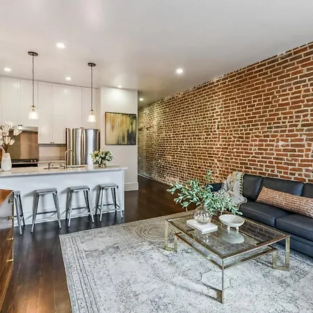 Luxe Walk To French Quarter Holiday home