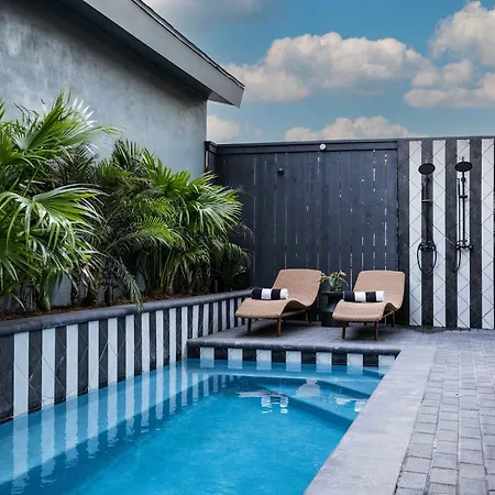 Designer 1 Block To Magazine Heated Pool&spa