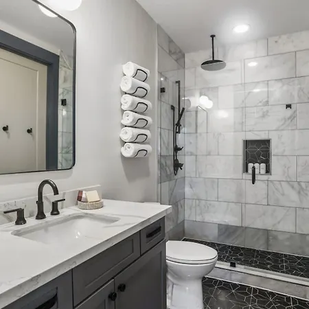 7br & Pool Access Near Cbd Holiday home