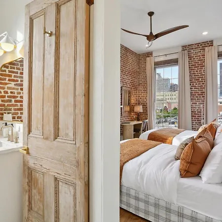 10 Bed & 10 Bath Luxury Cbd - Private Pool Holiday home New Orleans