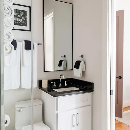 Stylish 7 Bedroom Luxe Heated Pool & New Orleans