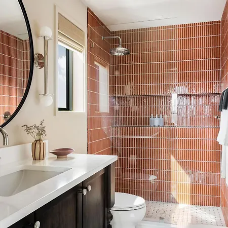 Luxury New Heated Pool And Holiday home
