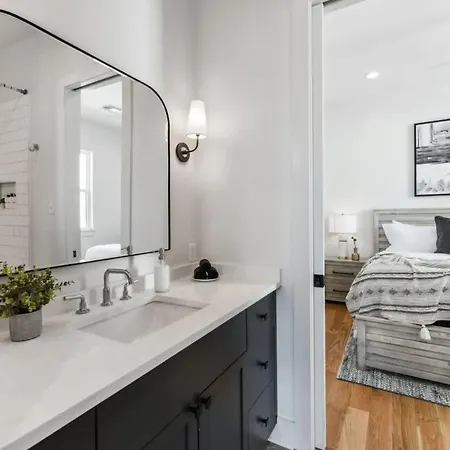 Holiday home Elegant Stylish With Hot Tub & Pergola New Orleans