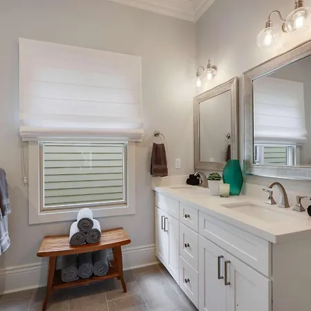 Holiday home Beautiful Renovated With Private Heated Pool New Orleans