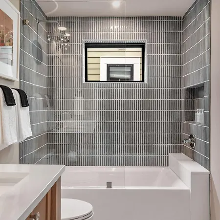 Modern New Homes Heated Pools And Spas Holiday home New Orleans