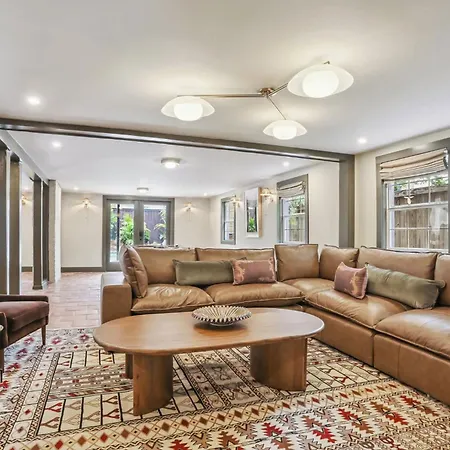 Boutique 9br With Pool Steps From French Q Holiday home New Orleans