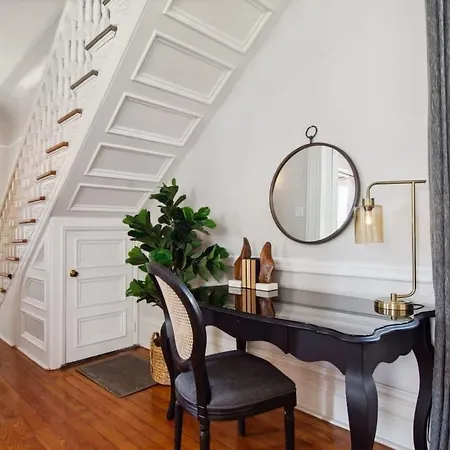 Opulent Expansive Unit Heated Pool And Bed & Breakfast