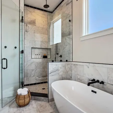 Designer 10-bedroom Compound Heated Pools & Hot Tubs * New Orleans