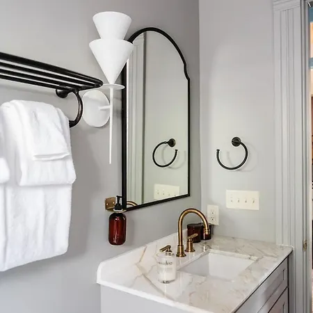 Luxury French Quarter & Heated Pool Holiday home *