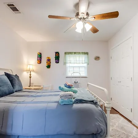 Modern Nola House With Yard Your Mardi Gras Base Holiday home *