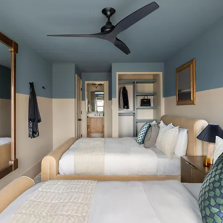 Modern New Homes Heated Pools And Spas Holiday home