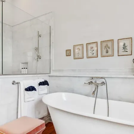 Elegant Cbd With Courtyard & Balcony Holiday home New Orleans