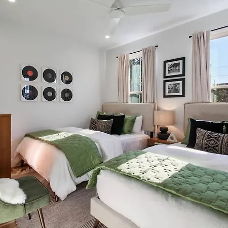 Spacious Mid-century Oasis With Heated Pool New Orleans