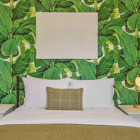 Holiday home Deluxe Modern Heated Pool & Game *