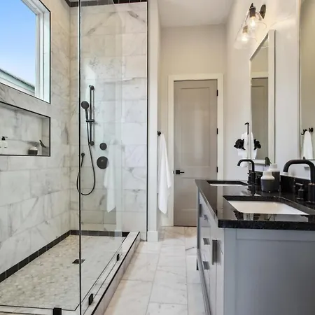 Designer 10-bedroom Compound Heated Pools & Hot Tubs * New Orleans