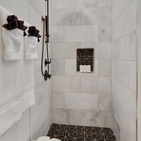 Luxe Sunlit Heated Pool & Near Cbd