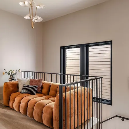 Modern New Homes Heated Pools And Spas Holiday home *