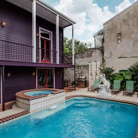 Boutique 9br With Pool Steps From French Q