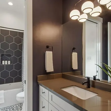 Deluxe Modern Heated Pool & Game New Orleans