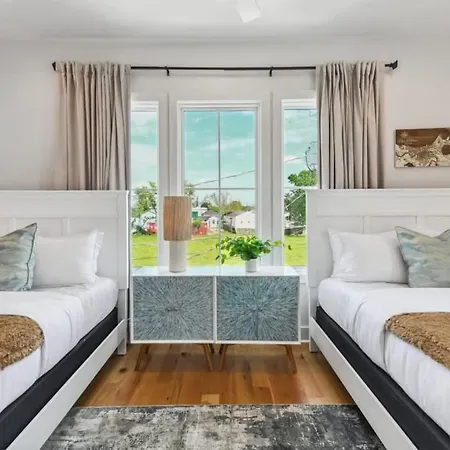 Elegant Stylish With Hot Tub & Pergola Holiday home New Orleans