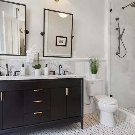 Opulent Expansive Unit Heated Pool And Bed & Breakfast