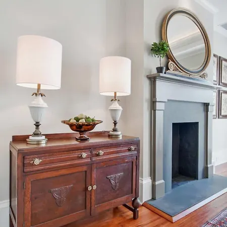 Holiday home Historic Cbd Townhomes With Courtyard *