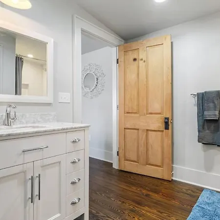 Contemporary Designer Near French Quarter *