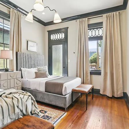 Holiday home Designer On Magazine Pool And New Orleans
