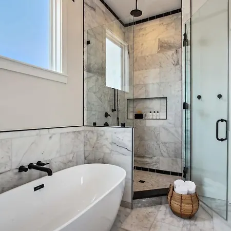 Holiday home New Stylish Renovation Heated Pool &