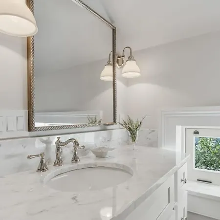 Elegant Cbd With Courtyard & Balcony New Orleans