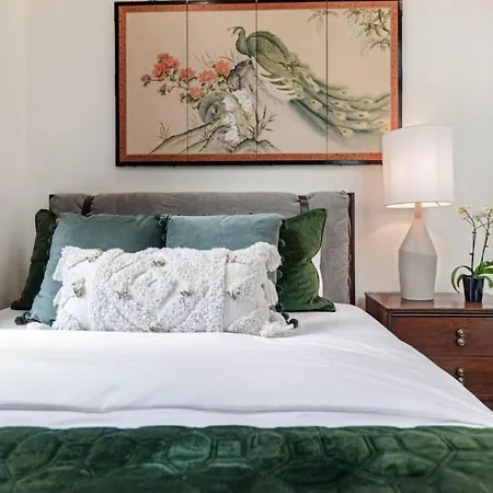 Spacious Nola Combo 2 Units & Shared Pool Holiday home