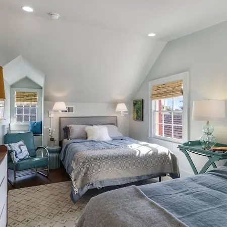 Contemporary Designer Near French Quarter New Orleans