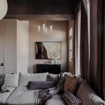 Luxury On Magazine Shared Heated Pool & Holiday home *