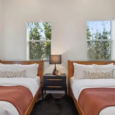 Holiday home Lower Garden District Luxury Combo Pool & Hottub