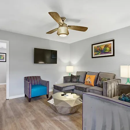 Frenchmen St 2br Hideaway W Pool & Hot Tub Aparthotel
