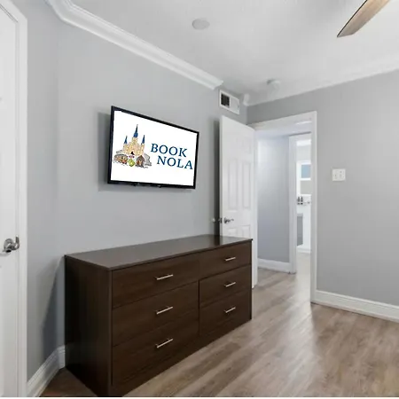 Aparthotel Elegant 1br W Pool & Hot Tub On Frenchmen St 3*