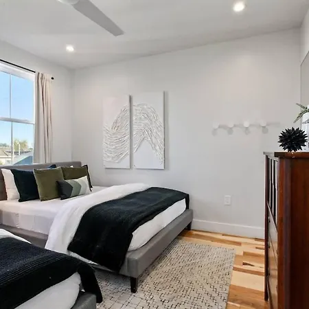 Spacious Mid-century Oasis With Heated Pool