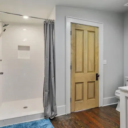 Contemporary Designer Near French Quarter