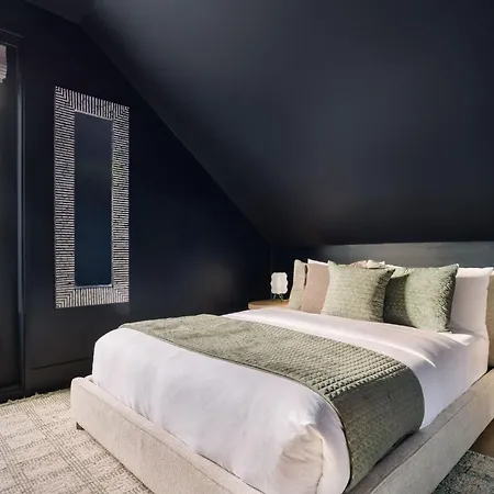 Modern New Homes Heated Pools And Spas Holiday home *