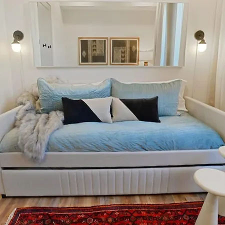 Holiday home Luxe Sunlit Heated Pool & Near Cbd