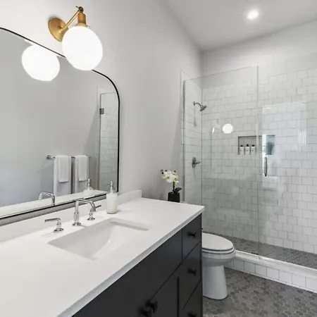 Elegant Stylish With Hot Tub & Pergola Holiday home New Orleans