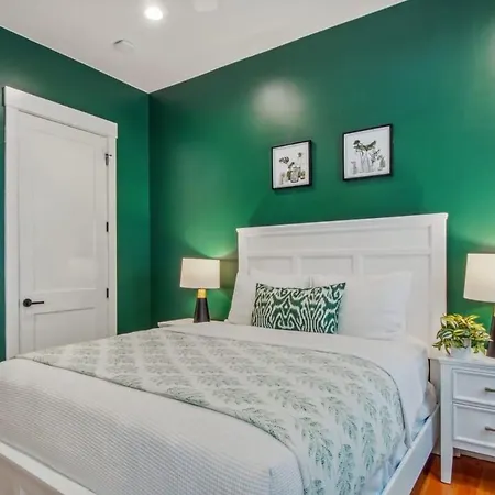 Deluxe Modern Heated Pool & Game Holiday home New Orleans